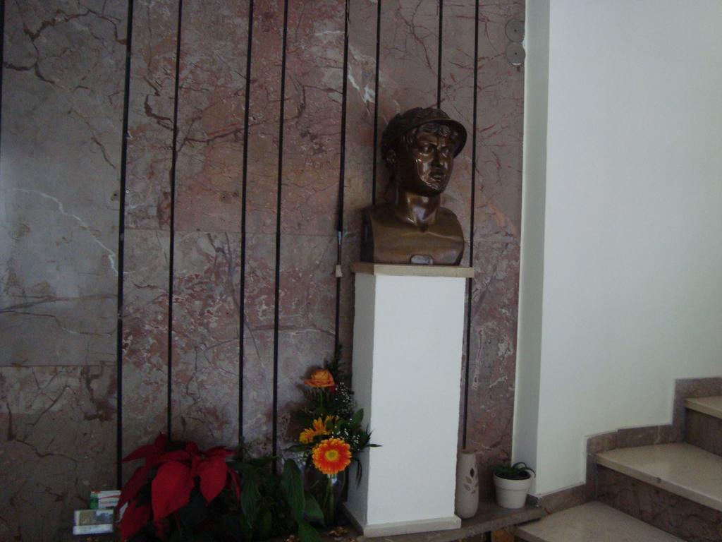 Hotel King Pyrros Янина Экстерьер фото